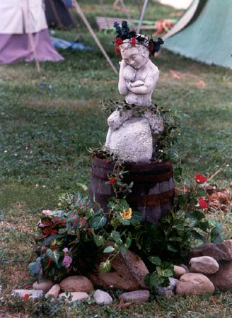 statue